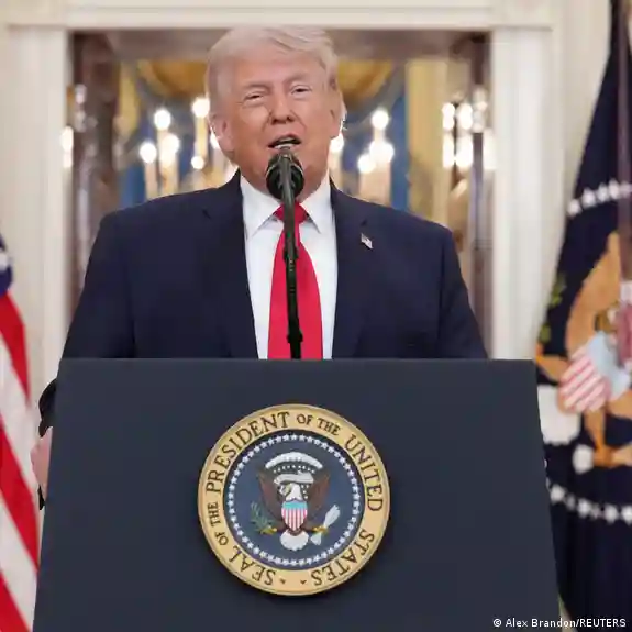 Trump dice que Estados Unidos podría reabrir el estrecho de Ormuz "con un poco más de tiempo"