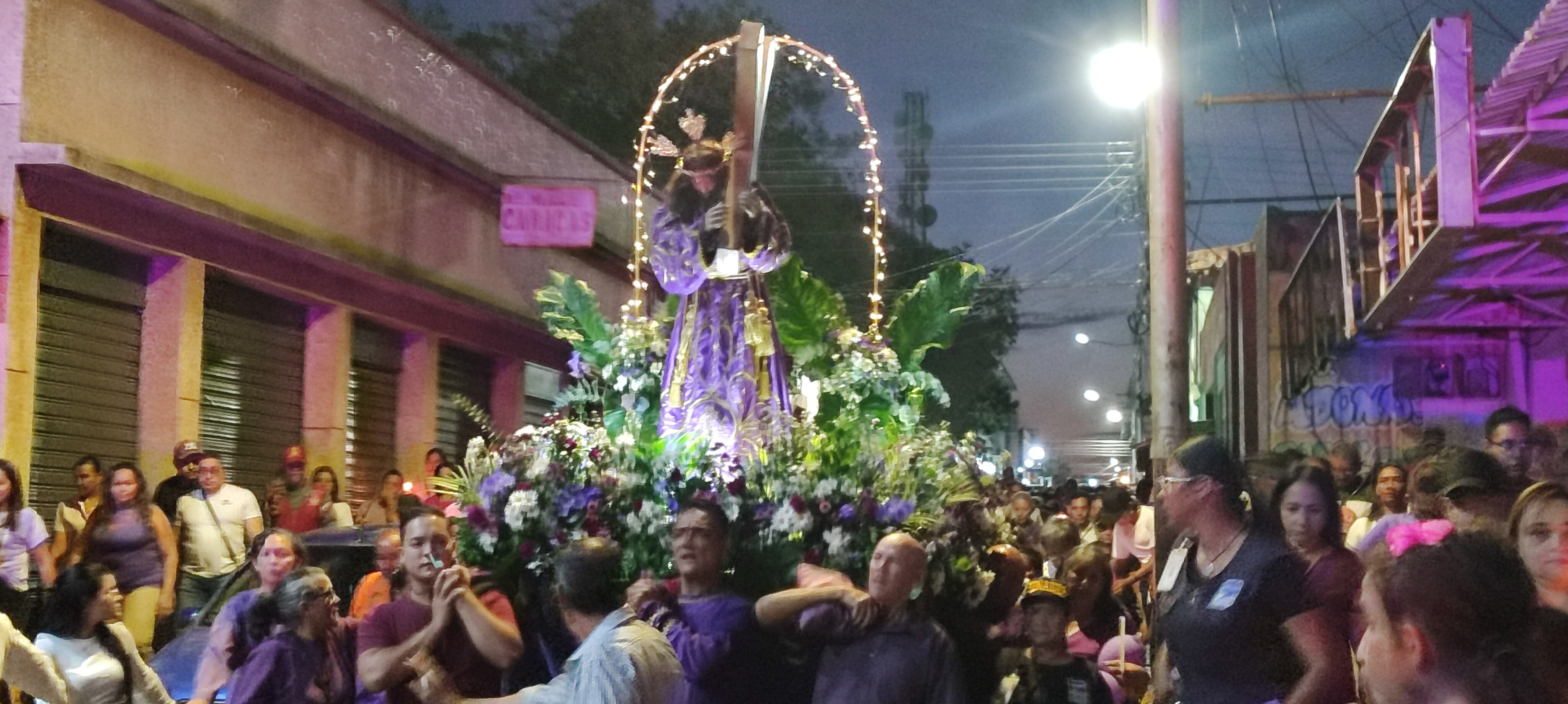 Vallepascuenses acompañaron al Nazareno en procesión 